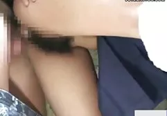 Travieso Japonés Tira y tratar en ropa erótica porno hentai familia en frente de la webcam