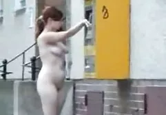 Después de prometer dinero para el sexo, termina video sexo familiar en su cara y entra en el pasillo