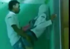 Puse la puta a pensar y semen en trio en familia xxx su coño