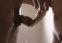 Las mujeres jóvenes orgia incestuosa llegar a un hombre en el baño
