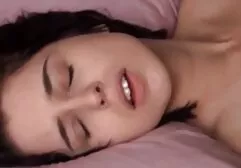 Joven novia sexofamiliar burlas en lesbiana hermosa sexo