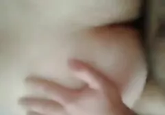 Los socios hacen Cooney y videos porno gratis de familia follar a una chica en medias verdes en la cocina