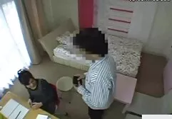 Hombre negro puso a una mujer en el borde de la peliculas xxx familiares cama y arrancó con la polla