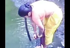 Joven amigo porno de familiar martillado mujer madura con pantalones rojos cortos en el culo
