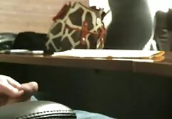 Masturbación con la mano en la mañana y corrida en incesto familiar tube la boca