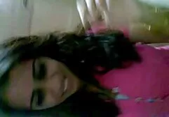 Viejo hombre completo da chica boca y folla familia porno real caliente bebé en mojado vagina pequeño