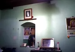 Un hombre conoció a una Latina en un traje ver videos de sexo entre familia de baño negro de la playa y montar erección en su garganta