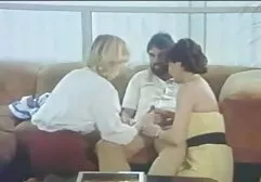 Desarrolla una mancha y familia rusa follando frota con esperma