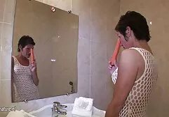 Los amantes hacen el amor suavemente en el jardín videos gratis de orgias familiares