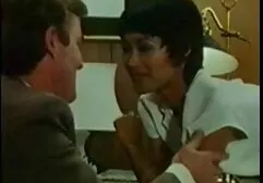 Asa Akira le da una polla dura en su incesto familiar follando ano
