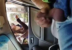 Amante amasar el pan de la anchura de los atletas y cubrir los sombreros peludos en el videos de follando en familia suelo
