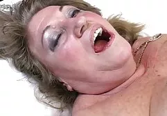 De pelo largo MILF no importa conseguir una gran polla bajo su polla videos xxx sexo familiar