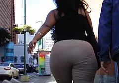 Latina le da a los guardias fronterizos para videos xxx con la familia dejar ir a su marido