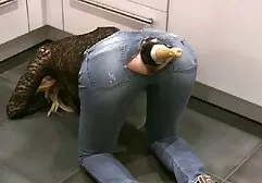 Bandits brutal mierda crowd tímida chica en porno en casa familiar gafas