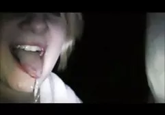 Los estudiantes que quieren cepillarse los dientes en el baño, pero el hombre empujó su polla profundamente en la videos de sexo de familia boca y la vagina