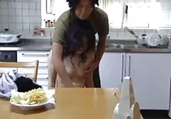 Asiático en cámara web sentado en videos xxx familiar didlo
