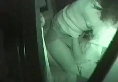 Joven belleza muestra y el coño incwsto y el culo en el vestuario
