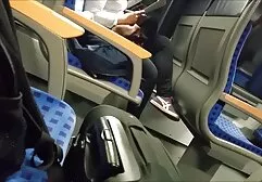 Casual cabello lujuria inciesto familiar con el pelo azul tiene su amante en el agujero detrás de la