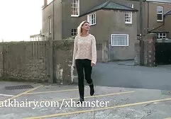 Abejorro esperando con jubilado para convertirse en un miembro orgia familiar gratis del examen físico