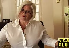 Su amante puso familia rusa porno un dedo en el culo de su esclavo en la máscara