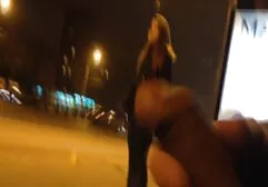 El Negro atrajo a una videos xxx trios familiares chica pelirroja
